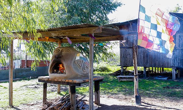 Despertó el horno de barro: emoción, abrazos y la fuerza de los ancestros en el fuego