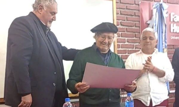 “La universidad es una esperanza de la conciencia. No dejen se ser rebeldes”.
